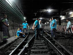 miles de pasajeros, sin subte por corte de vias en la linea a miles de pasajeros, sin subte por corte de vias en la linea a