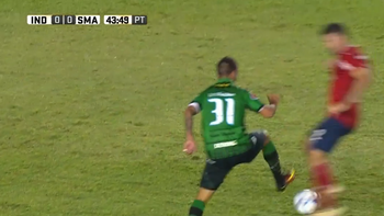 El terrible caño que le tiró Dening a Gigliotti El terrible caño que le tiró Dening a Gigliotti