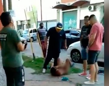Quilmes: lincharon y desnudaron a un adolescente al que acusaban de robar un celular