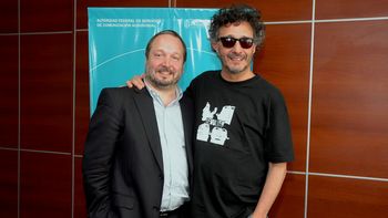 fito paez apoyo la ley de medios en una visita a martin sabbatella fito paez apoyo la ley de medios en una visita a martin sabbatella