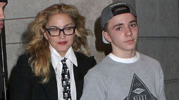 reves judicial contra madonna: su hijo podra vivir con su padre reves judicial contra madonna: su hijo podra vivir con su padre