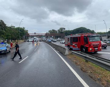 Accidente fatal en General Paz: falleció en el acto una mujer que se trasladaba en moto