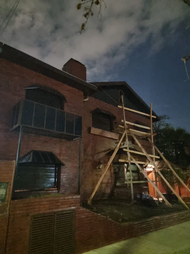 El marido de Pampita alquiló la casa de Diego Maradona como búnker de campaña