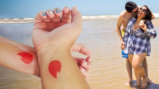 Una pareja se tatúa el logo de Tinder porque se formó gracias a esa aplicación