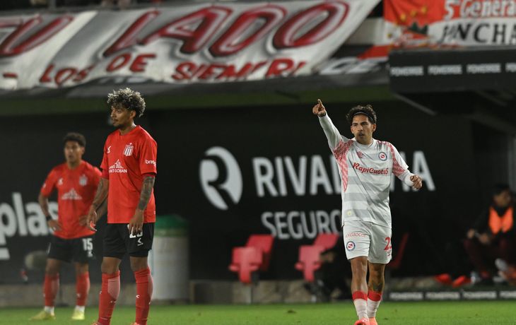Argentinos Juniors dio el golpe y venció 2-1 a Estudiantes en La Plata