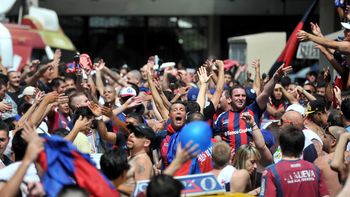 detienen a hinchas de san lorenzo por robar un supermercado detienen a hinchas de san lorenzo por robar un supermercado