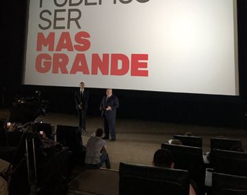 La presentación de Trezeguet junto a Caselli en el DOT
