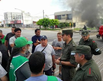 Cortes y reclamo por la reapertura de una importante fábrica de explosivos