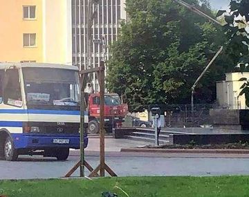 Tensión en Ucrania: un hombre con explosivos secuestró un micro con 20 pasajeros