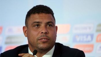 ronaldo: me encantaria tener muchos kilos menos para jugar el mundial en mi pais ronaldo: me encantaria tener muchos kilos menos para jugar el mundial en mi pais
