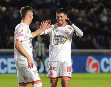 Banfield empató con Barracas: hubo un gol en contra increíble