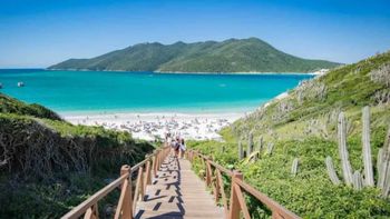Vacaciones en Brasil: el pueblo de mar celeste que no conoce nadie y es imperdible Vacaciones en Brasil: el pueblo de mar celeste que no conoce nadie y es imperdible