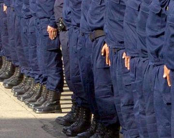 Las raras condiciones de la policía de Córdoba para tomar efectivos