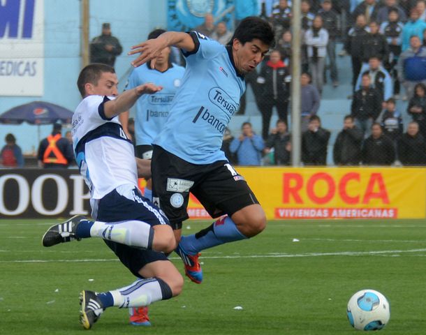 Gimnasia se lo dio vuelta a Belgrano y es único puntero