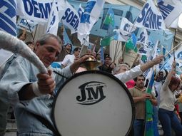 Docentes bonaerenses tocan el bombo