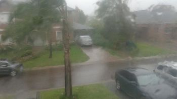 ocho heridos en rosario y un muerto en escobar por la caida de rayos ocho heridos en rosario y un muerto en escobar por la caida de rayos