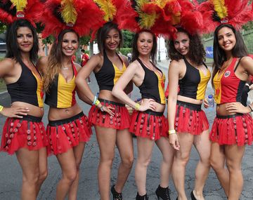 Todo el color en las tribunas de Argentina - Bélgica