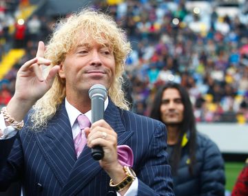 Un excéntrico empresario chileno regalará 21 mil banderas para la final