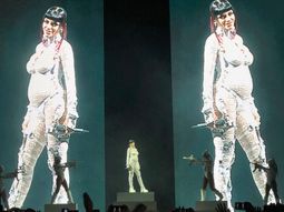 El sorprendente anuncio de Cazzu en pleno show: se convertirá en madre