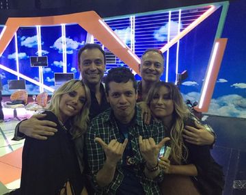 Se despidió el histórico locutor de Intrusos