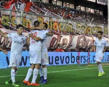 El Rojo se lo dio vuelta a Patronato y quedó a 3 puntos de la cima
