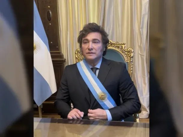 Javier Milei se sentó en el sillón de Rivadavia por primera vez y lo compartió en Tiktok