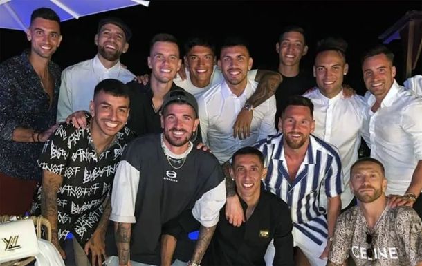 Messi celebró su cumpleaños con sus compañeros de la Selección