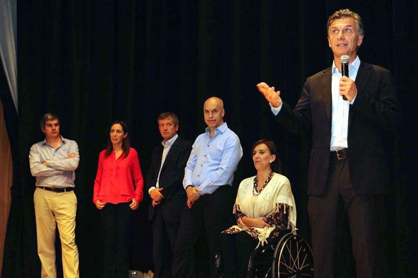 A días del traspaso presidencial, avanza la transición en los ministerios