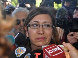 Itatí Leguizamón denunció que los familiares de los tripulantes la insultaron.