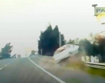 Impresionante vuelco en Panamericana: al menos dos muertos