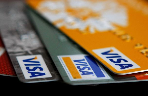 Buscan bajar las comisiones de tarjetas de débito y crédito