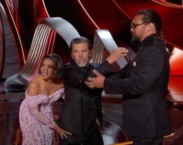 La otra polémica de los Oscar 2022: Regina Hall manoseó a Josh Brolin y Jason Momoa