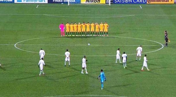 Los jugadores de Arabia Saudita no respetaron el minuto de silencio