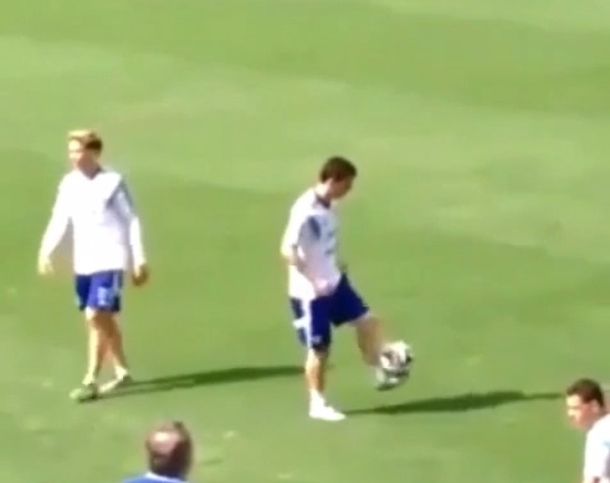 Así se divirtió Lionel Messi durante la entrada en calor
