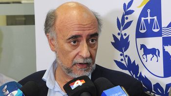 El ministro de Trabajo y Seguridad Social, Pablo Mieres, defendió la gestión de su cartera en materia de informalidad. El ministro de Trabajo y Seguridad Social, Pablo Mieres, defendió la gestión de su cartera en materia de informalidad.