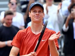 Jannik Sinner, el tenista número 1 del mundo, dio positivo en un control antidoping pero no será sancionado