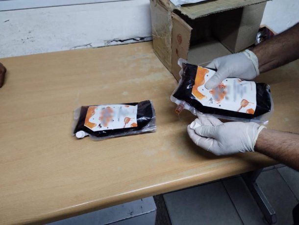 Gendarmería descubrió dos kilos de marihuana líquida envasada en sachets de miel