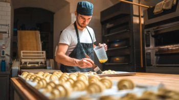 en la era milei, cerraron 1.800 panaderias y se destruyeron 15 mil empleos en el sector en la era milei, cerraron 1.800 panaderias y se destruyeron 15 mil empleos en el sector