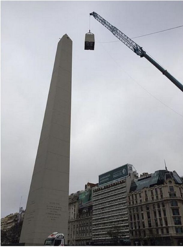 El Obelisco volvió a la normalidad y ya tiene su característica punta