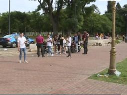 Mientras suben los contagios, descontrol en Parque Chacabuco por los festejos de Navidad 