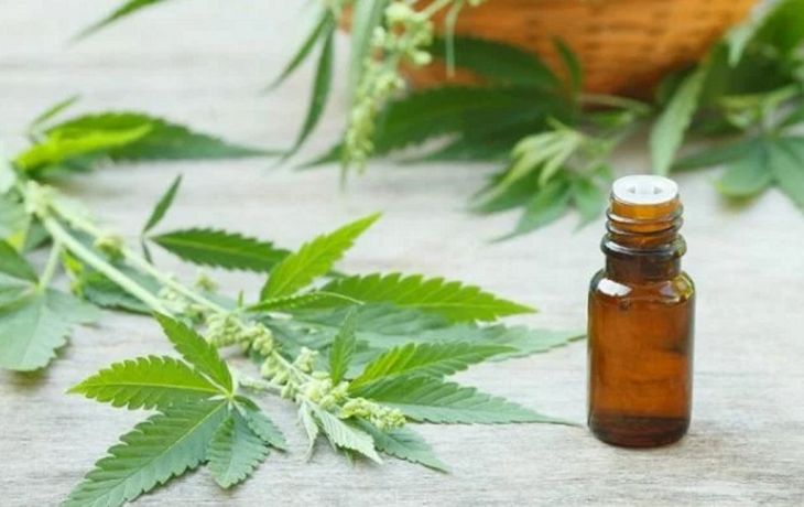 Ordenan dar marihuana a un menor