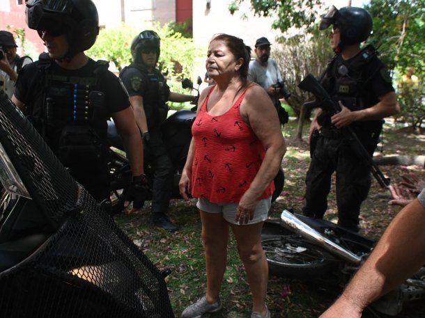 La Policía de la Ciudad persiguió en moto a vecinos que reclamaban por falta de luz en Villa Lugano