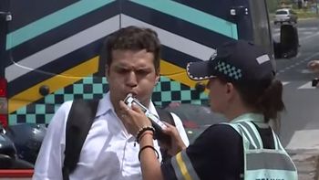 insolito: dio 1.96 en el test de alcoholemia y se escapo con la moto insolito: dio 1.96 en el test de alcoholemia y se escapo con la moto