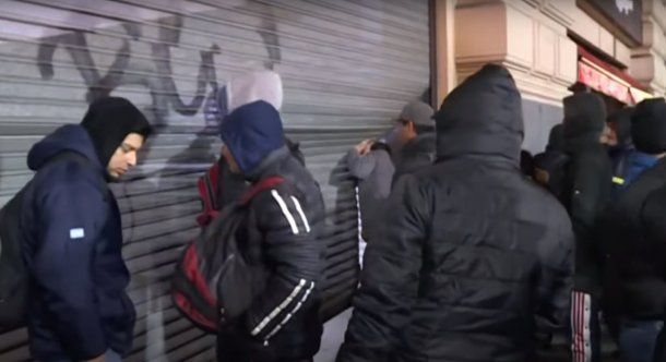 Tensión en Once: pasajeros intentan ingresar a la estación Plaza Miserere