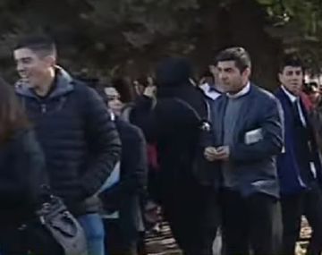 Más de un kilómetro de cola para entrar a trabajar al Penal de Olmos