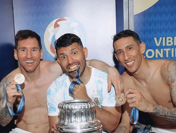 Así reaccionó el Kun Agüjero a los goles de Messi y Di María