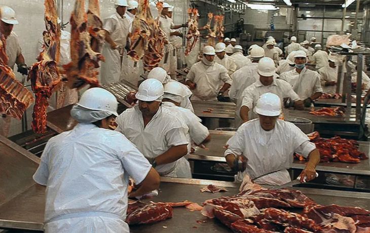 Recesión y crisis: despidos masivos en uno de los principales frigoríficos del país