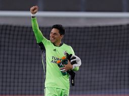 De Di Stéfano a Viña pasando por Enzo Pérez: todos los jugadores de campo de River que fueron al arco De Di Stéfano a Viña pasando por Enzo Pérez: todos los jugadores de campo de River que fueron al arco