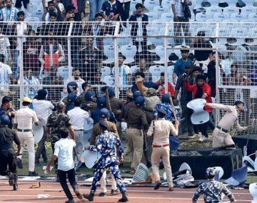 Incidentes en India durante la visita de Messi: espectadores tiraron sillas