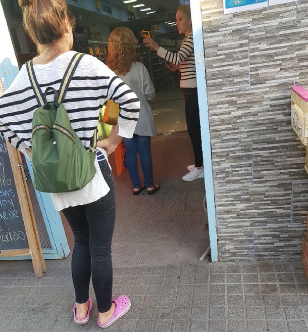 En las redes sociales reflejaron la curiosidad: un supermercado chino le toma la temperatura a sus clientes para evitar el coronavirus